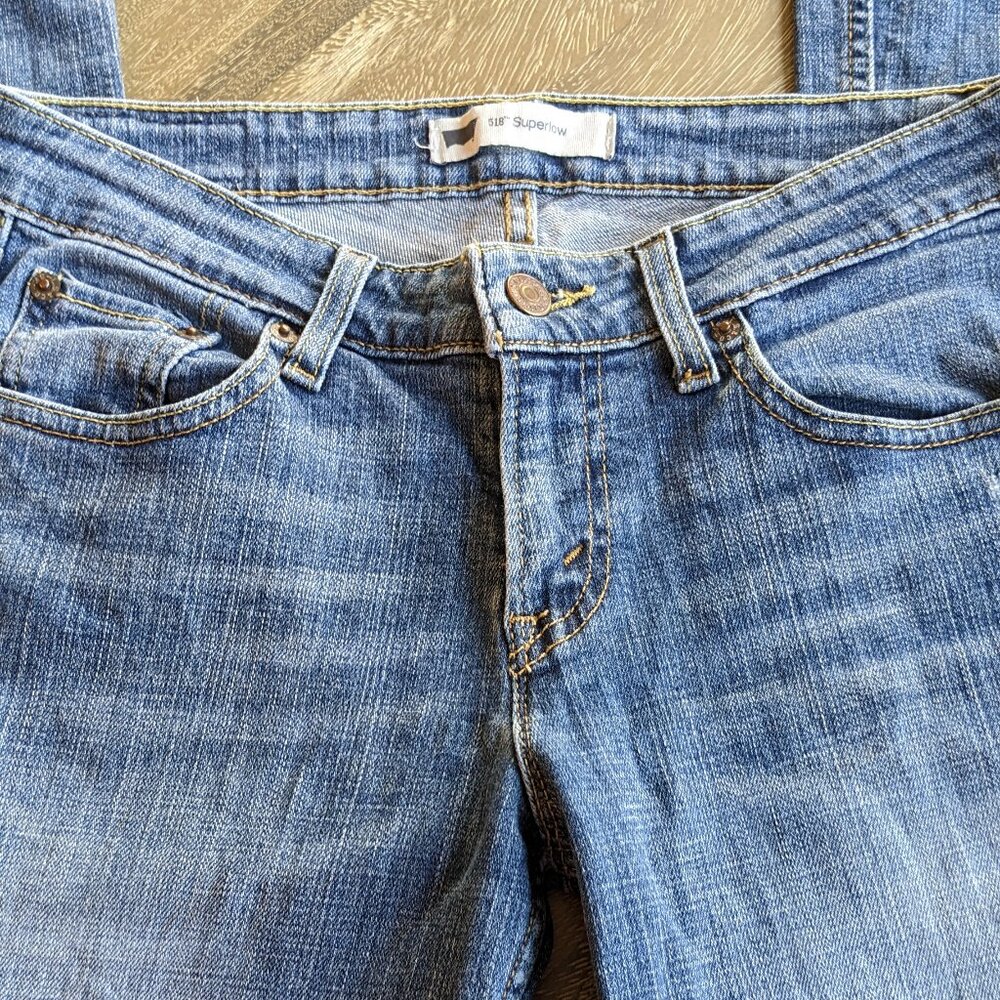 Levis 518 Super low Distressed Bootcut Medium Wash Blue Jeans, Size is W28 L28